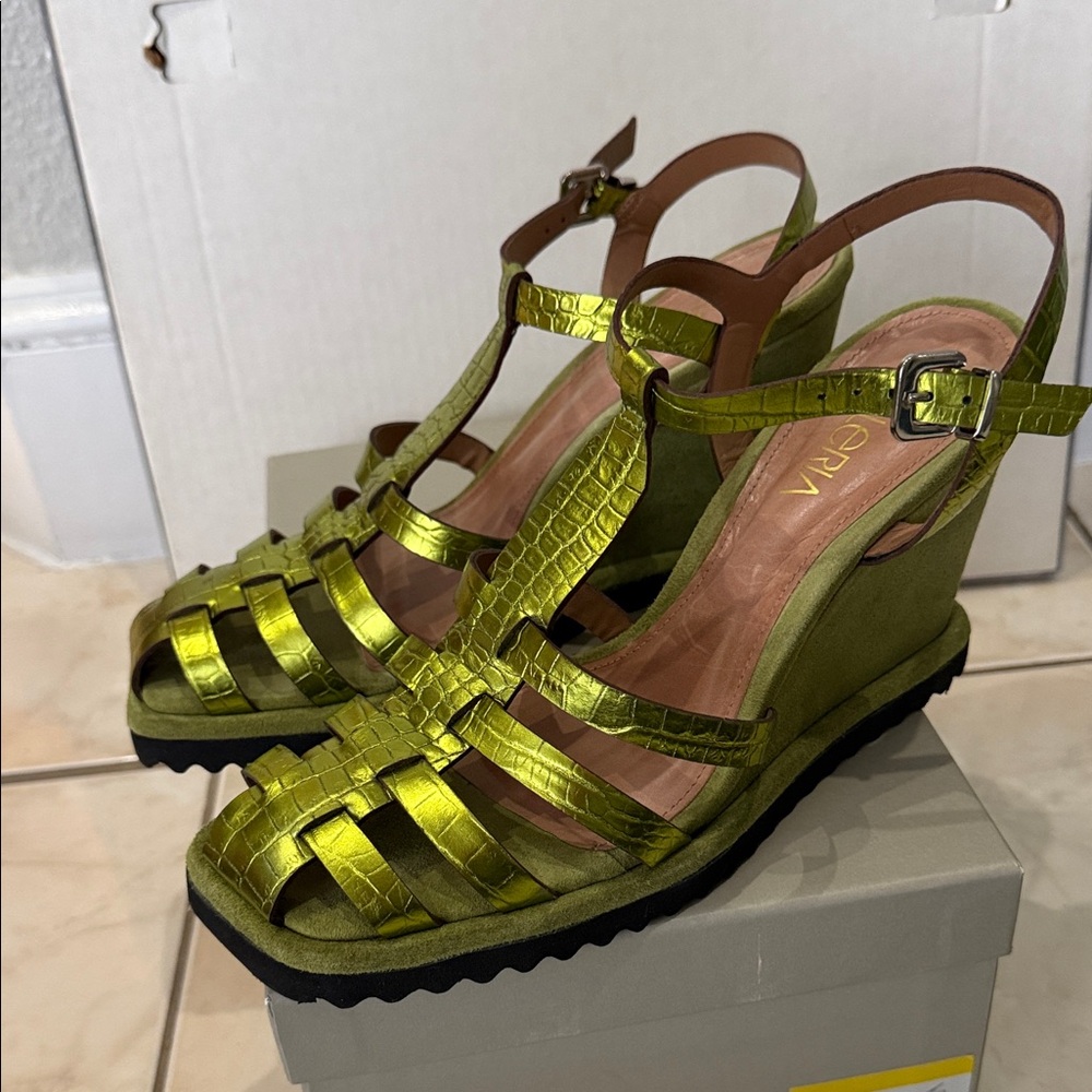 Lime Croc-Patterned Sandals - Picture 6 of 6